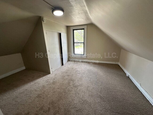 Building Photo - 1006 N 2nd St