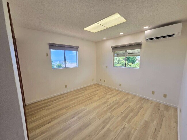 Building Photo - Renovated 2br/1ba Halawa Heights Cottage with Pearl Harbor Views!