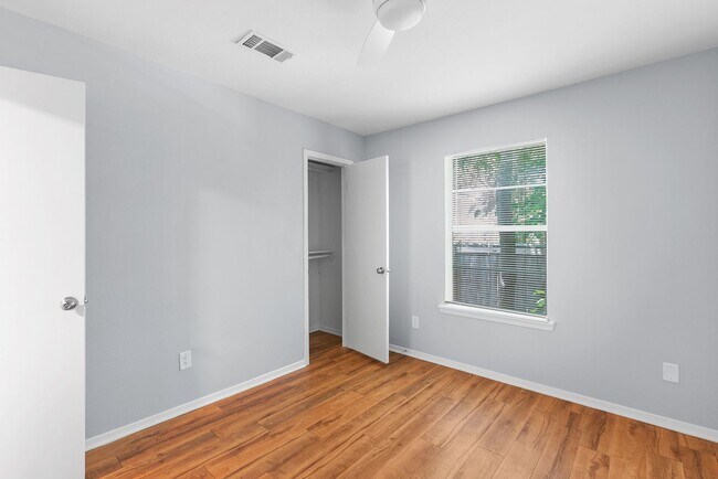 Building Photo - 1208 Hillyer St