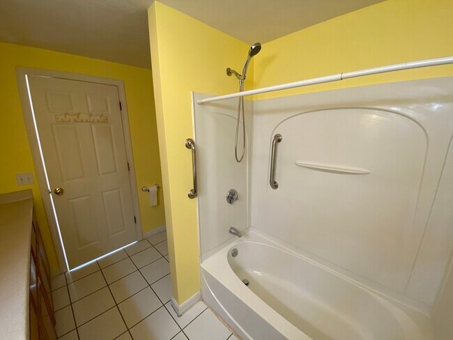 Building Photo - 74 Moore Ave