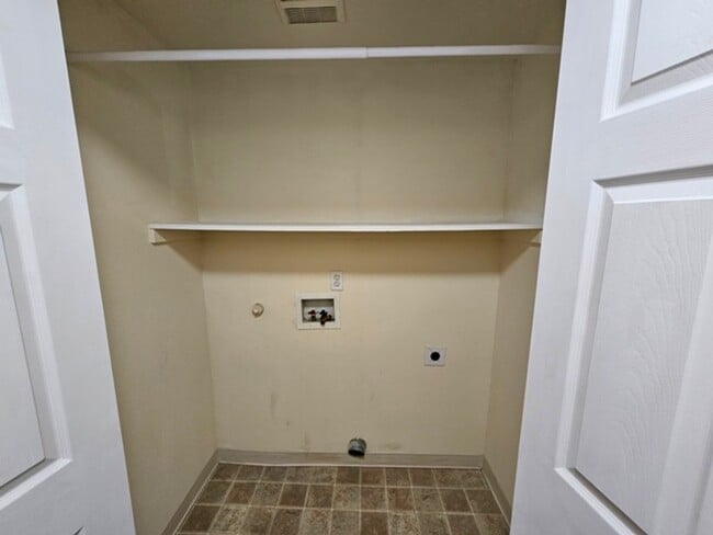 Building Photo - 3Bd/2Ba Single Story Home-Available soon!