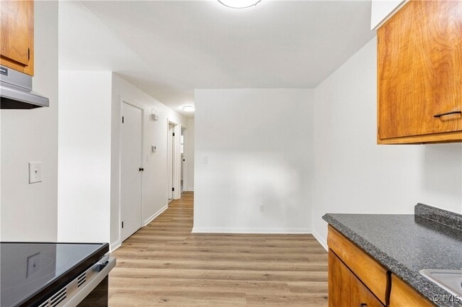 Building Photo - 25 Mcpherson St