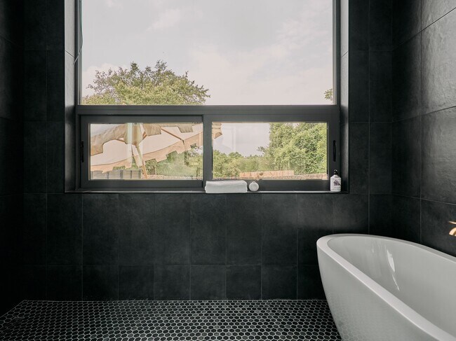 Building Photo - 412 Kemp St