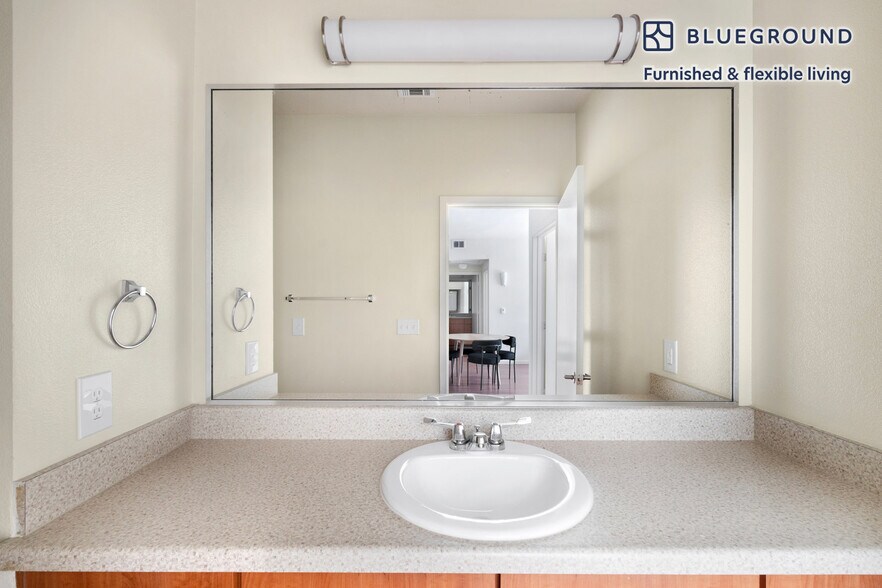 Building Photo - 3001 Esperanza Crossing