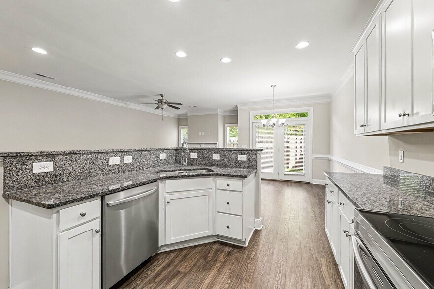 Building Photo - 846 Silver Leaf Dr