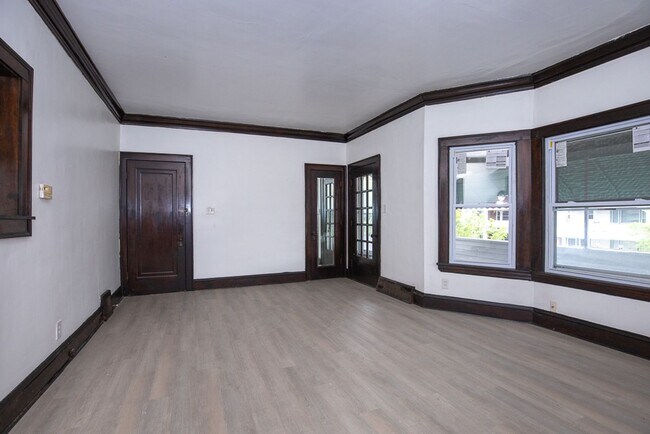 Building Photo - 2119 Lewis Dr