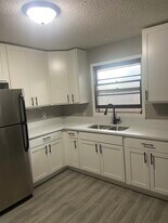 Building Photo - 332 Quincy St NE