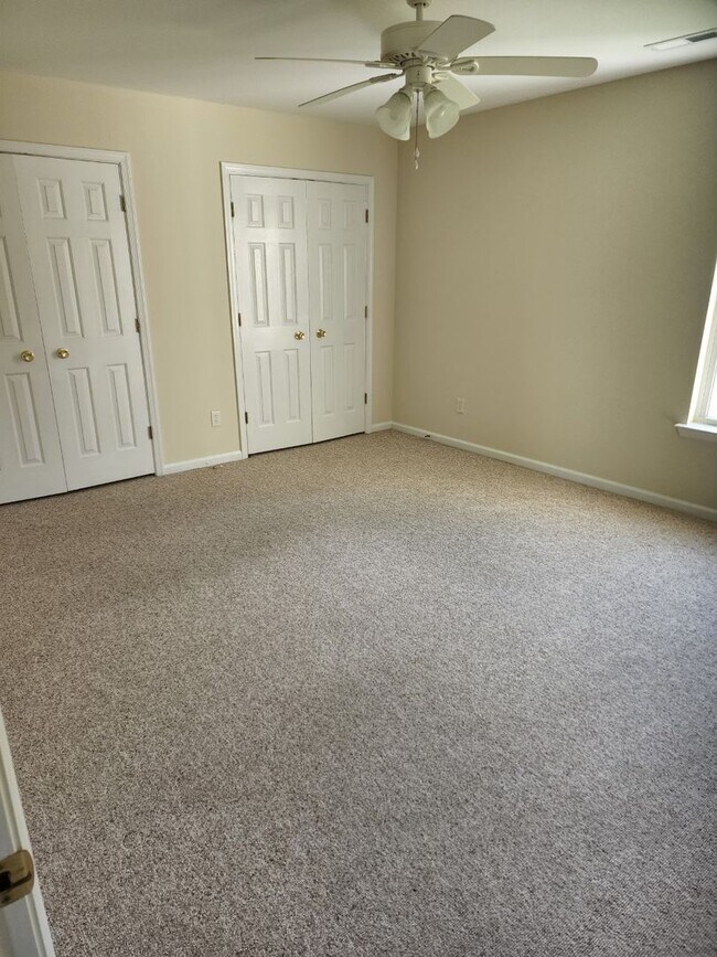 Building Photo - Gorgeous and Spacious Country home located in Camden County.