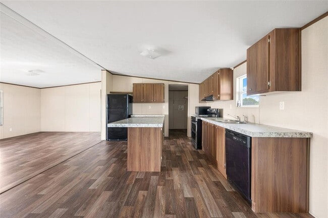Building Photo - 360 Shady Oaks Dr