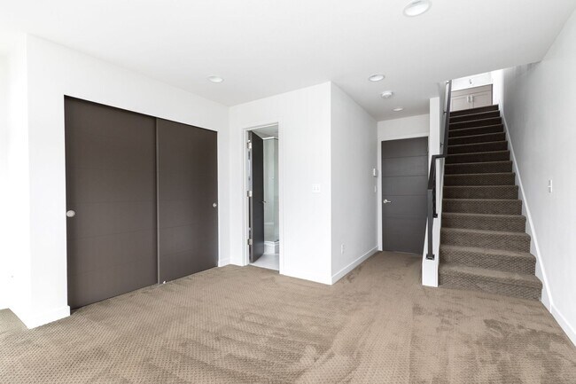 Building Photo - Contemporary 3 Bedroom Ballard Townhome in Prime Location