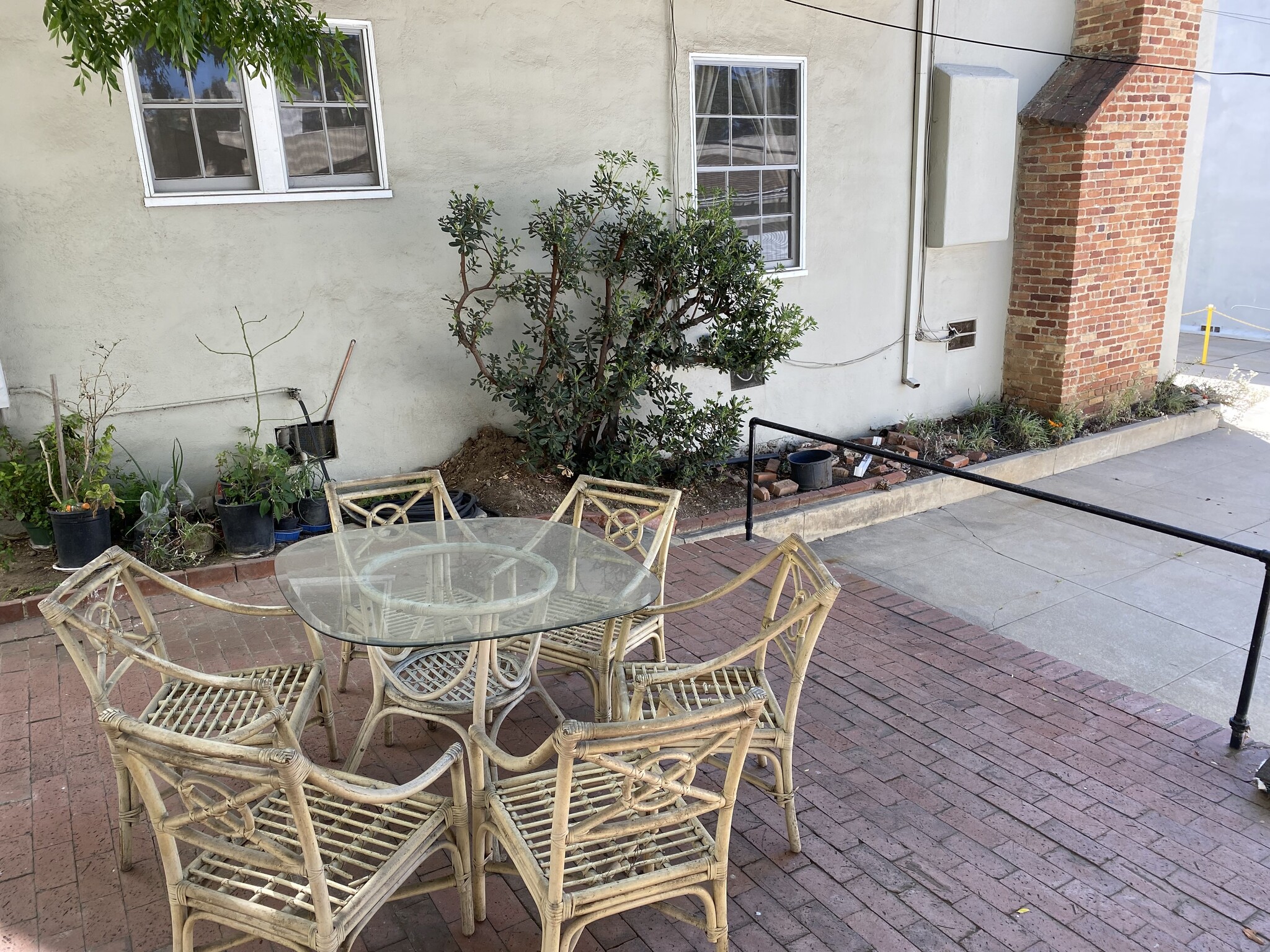 Outside Common Area - 10461 Ashton Ave