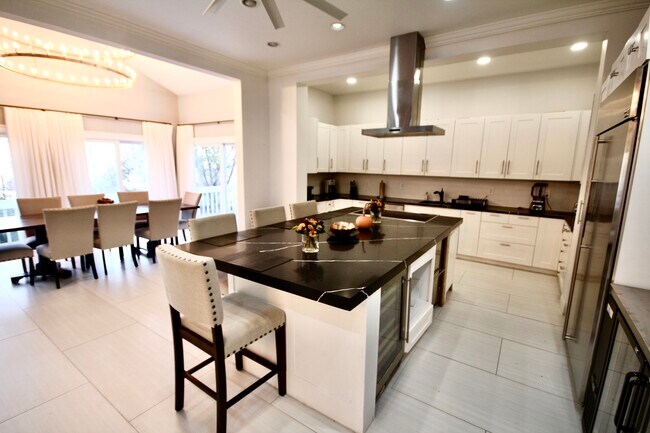 Building Photo - 106A Comstock Hill Ave