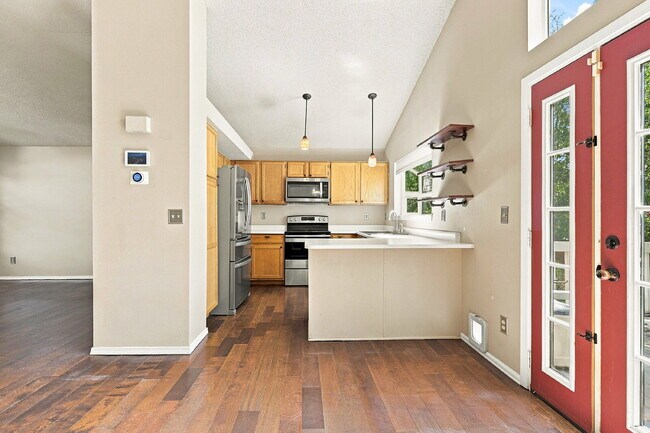 Building Photo - $3,048.95 with $300 Cleaning Voucher, 3 Beds - 2 Bath, Single Family Home in Highlands Ranch with...