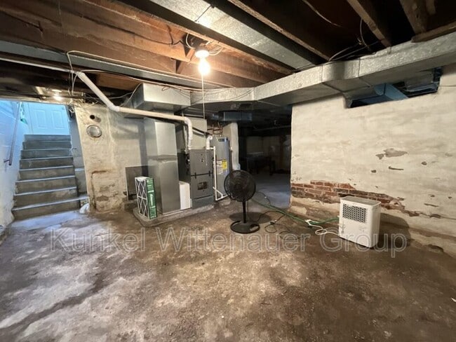 Building Photo - 310 E Washington St