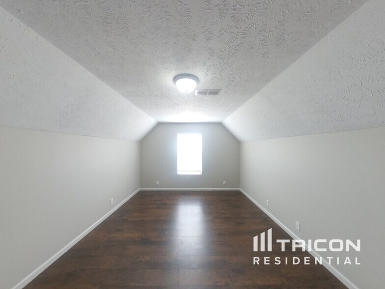 Building Photo - 2639 Apostle Ln