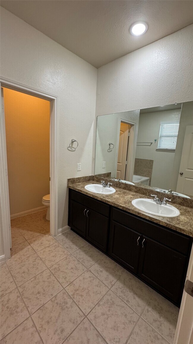 Building Photo - 9611 Tipton Sands Dr