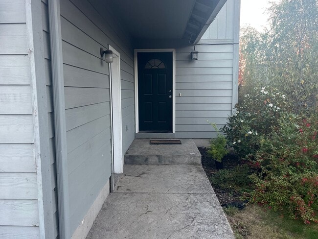 Building Photo - 3 bdrm/2.1 bath Duplex for Rent in Harrisburg