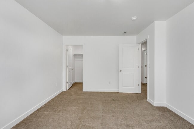 Building Photo - 1158 1740 W