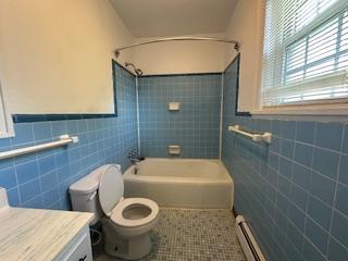 Building Photo - 410 Pell Ave