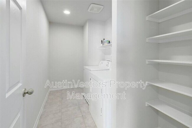 Building Photo - 15801 Crissom Ln