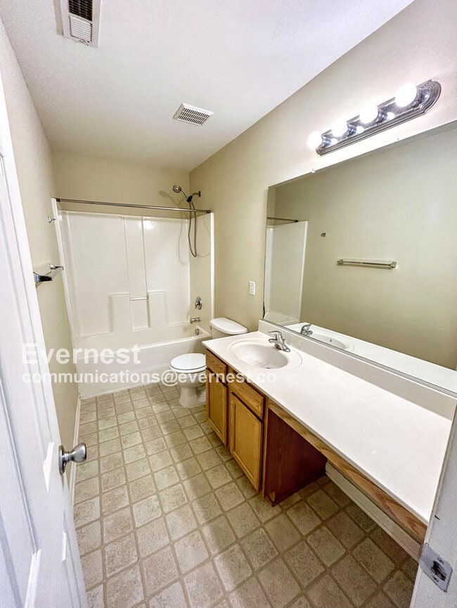 Building Photo - 208 Trevor Ridge Dr