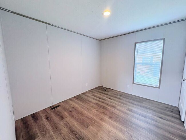 Building Photo - 10610 State Rte 762