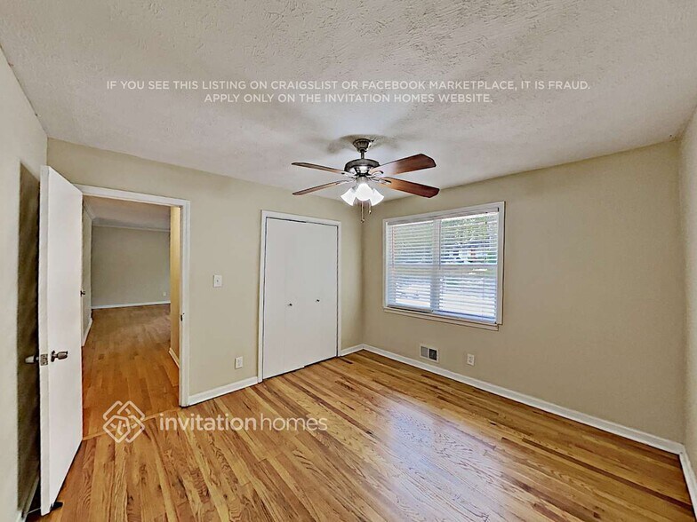 Building Photo - 2462 Lakewood Dr NW