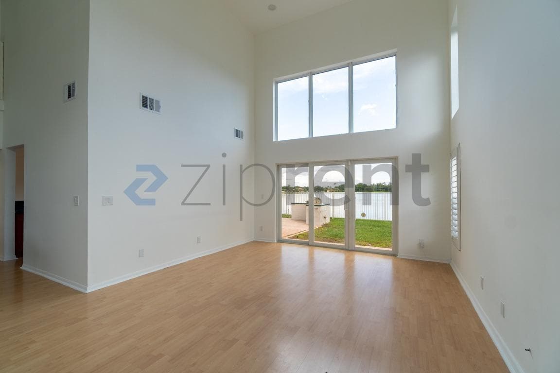 Building Photo - Unit