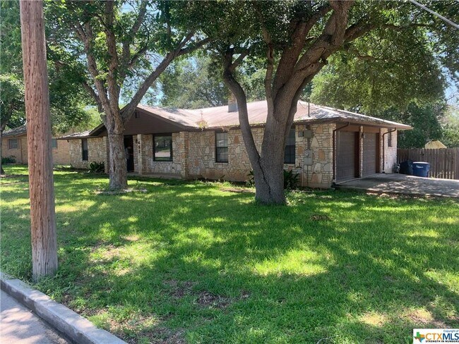 Building Photo - 422 Granada Dr