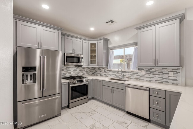 Building Photo - 11010 W Griswold Rd