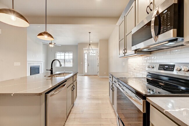 Building Photo - $2,350.00 - 2 Beds, 2.5 Baths, Townhouse i...