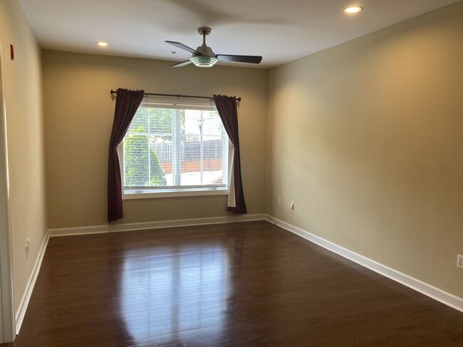 Building Photo - Convenient 1 Bedroom Condo in Dilworth