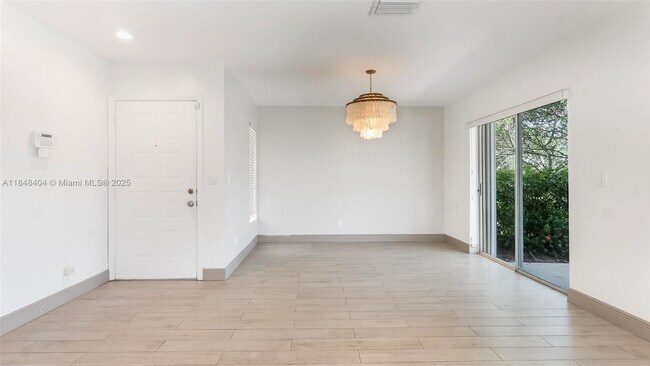 Building Photo - 909 Garnet Cir