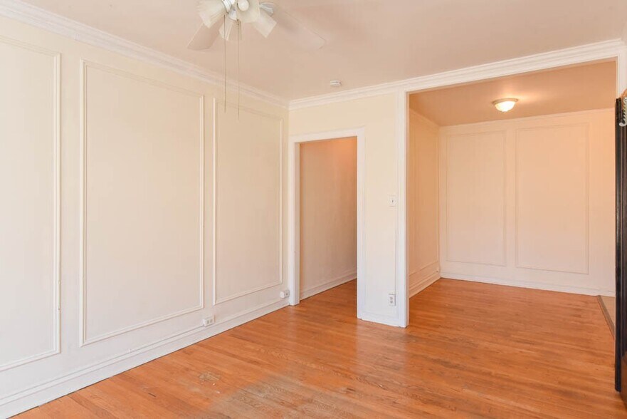 Building Photo - 1211 W Elmdale Ave