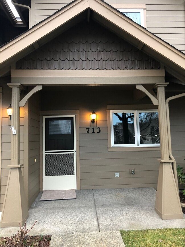 Building Photo - 2BED2BATH -2CARGARAGE, WASHER/DRYER HOOKUP, STORAGE, OWNER LANDSCAPE MAINTENANCE