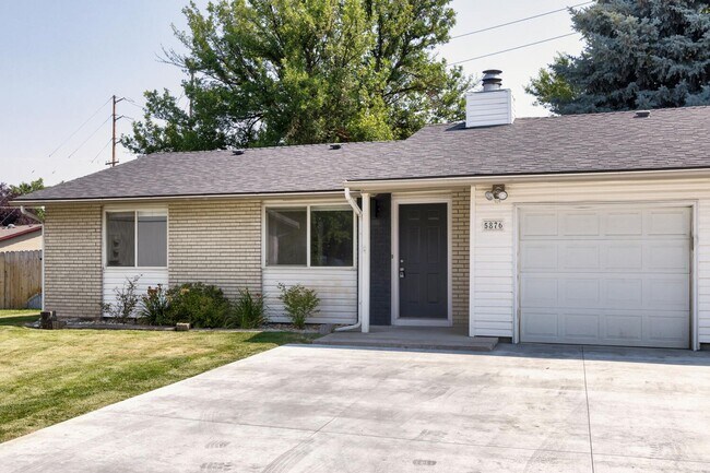 Building Photo - Complete Remodel near Boise River _ Pet Friendly!