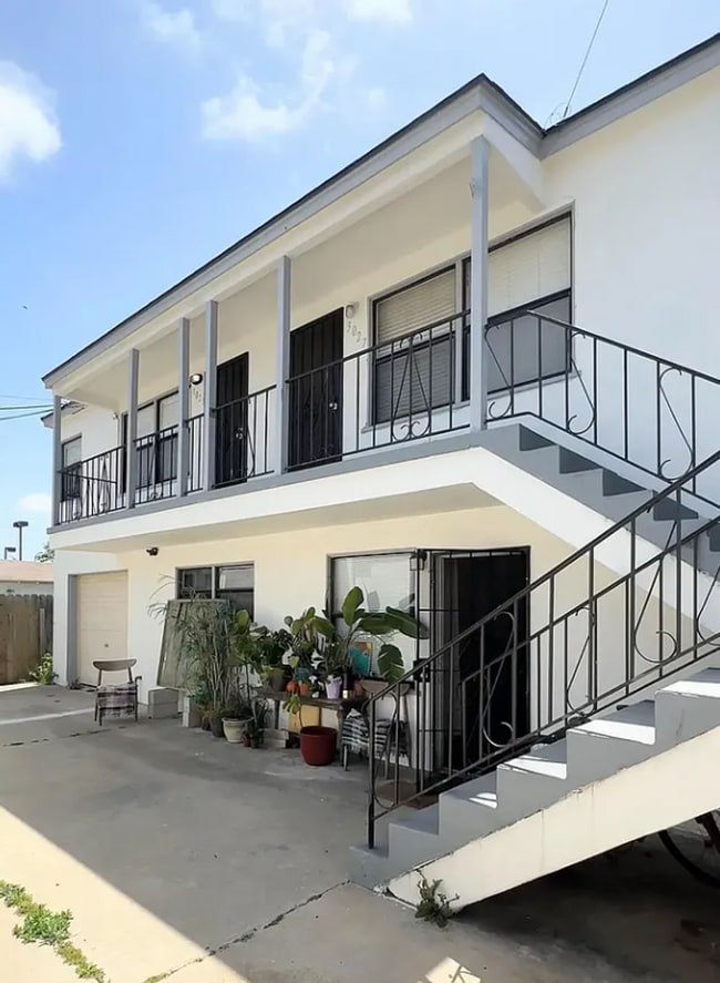 Building Photo - 1 Bedroom Apartment in the Point Loma Area of San Diego