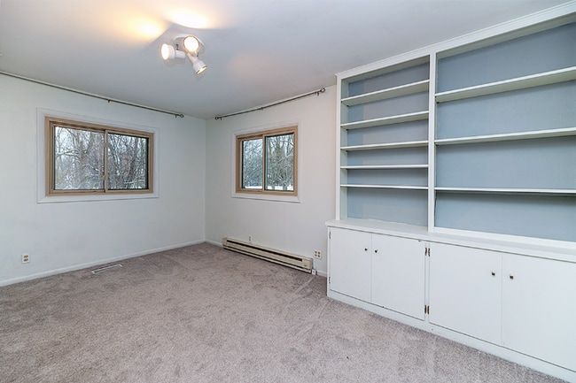 Building Photo - 4682 Huron Hill Dr