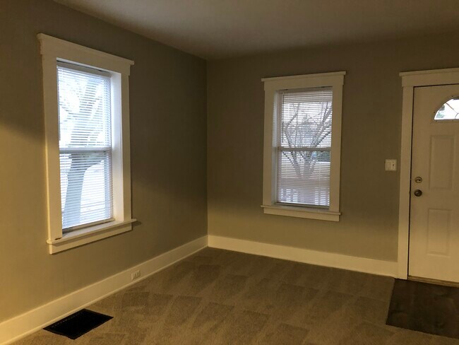 Living Room - 35212 Palmer Rd