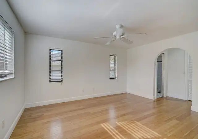 Building Photo - 1029 SE 18th Pl