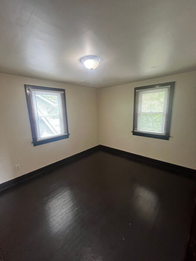 Building Photo - Section 8 Welcomed! 3 br / 1 ba Home for Rent