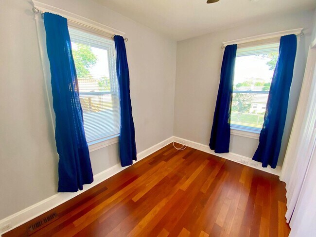 Building Photo - Charming 2 Bedroom/1.5 Bathroom Home with Large Backyard in Colgate, Baltimore, MD!