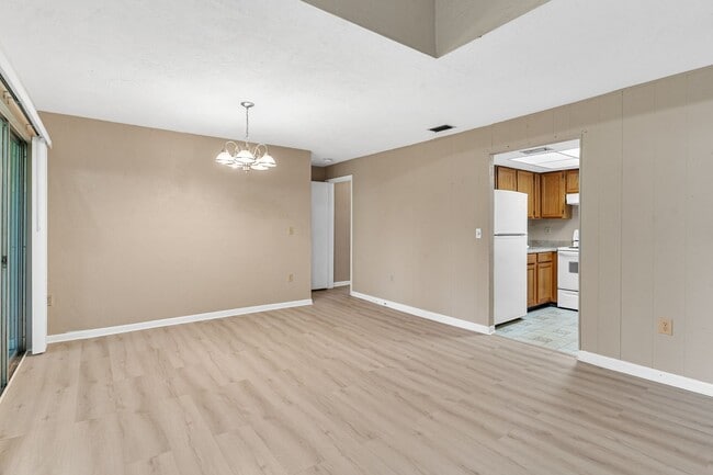Building Photo - 2 bed 2 baths condo in Wildwood