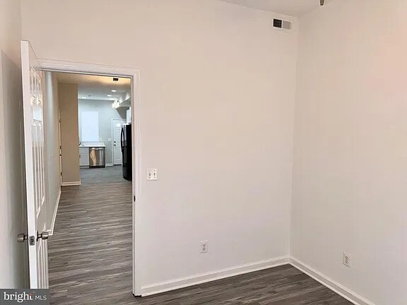 Building Photo - 503 N Lakewood Ave