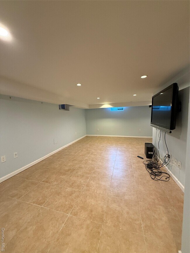 Building Photo - 110-55 64th Rd