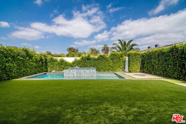 Building Photo - 418 N Poinsettia Pl