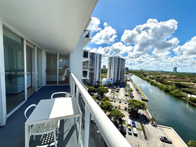 Building Photo - 20505 E Country Club Dr