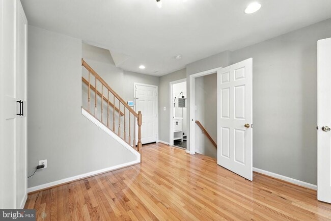 Building Photo - 3363 Beechcliff Dr