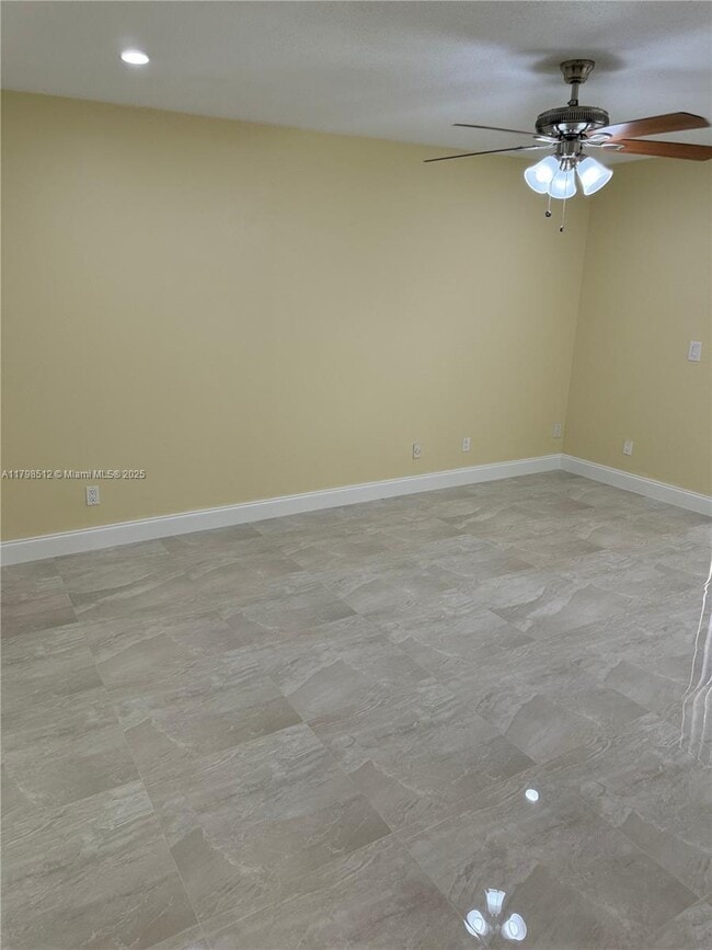 Building Photo - 920 SW 111th Ave