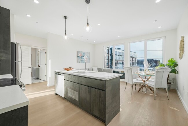 Building Photo - 1 Mallory Ave